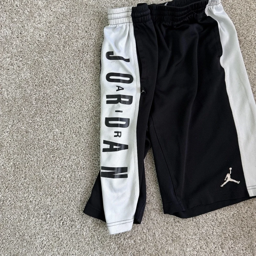 Jordan Basketball Shorts Kids XL 13-15 Yrs Black White Mesh Colorblock Gym